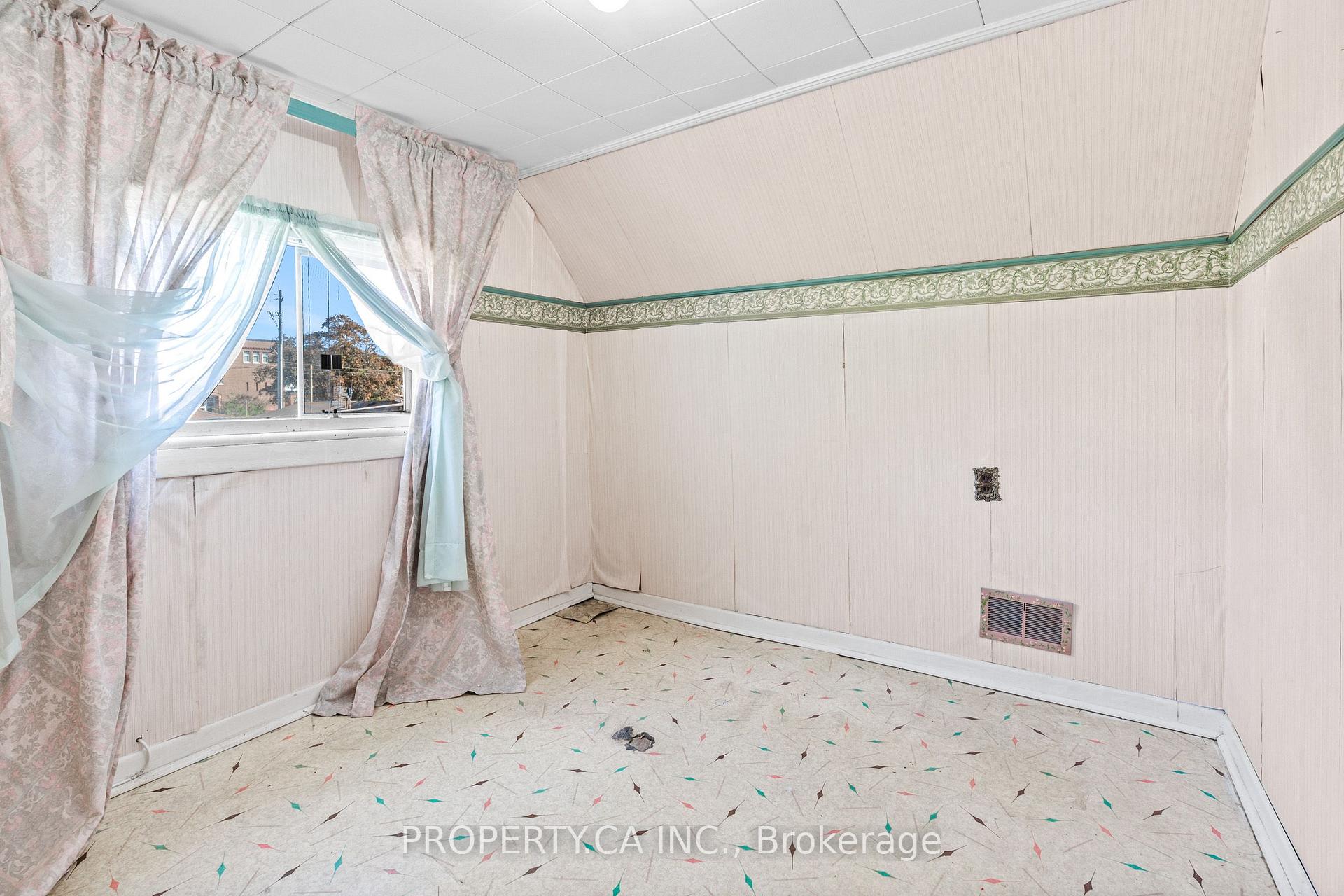 Photo 22 of 16 Warren Crescent, Toronto, Lambton Baby Point — HOMEH