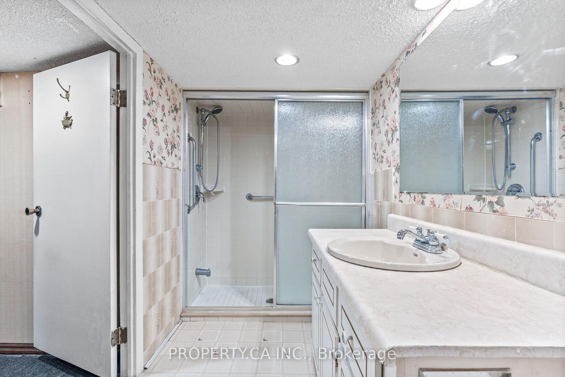 Photo 29 of 16 Warren Crescent, Toronto, Lambton Baby Point — HOMEH