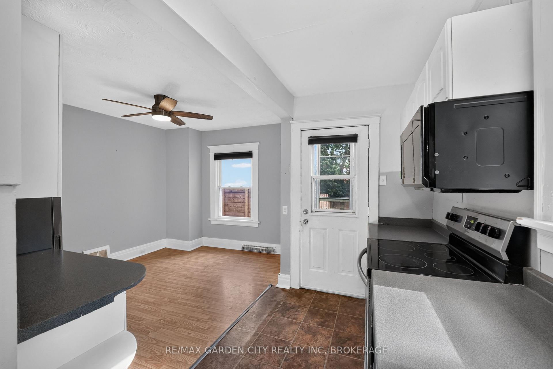 Photo 10 of 118 Lowell Avenue, St. Catharines, Downtown — HOMEH