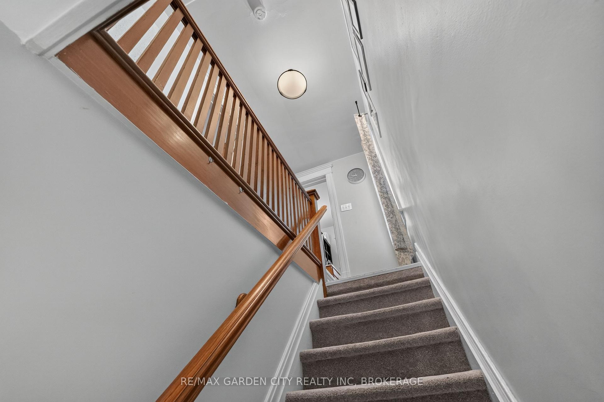 Photo 12 of 118 Lowell Avenue, St. Catharines, Downtown — HOMEH