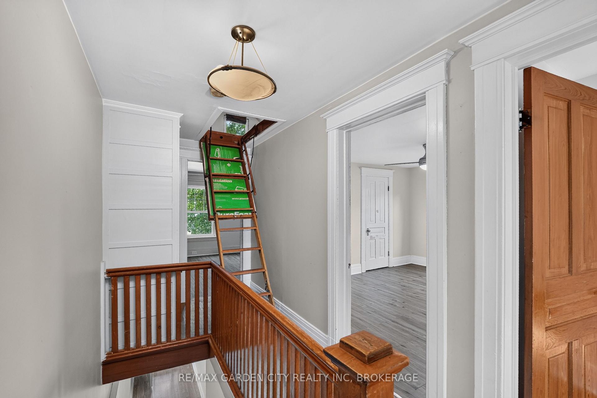Photo 13 of 118 Lowell Avenue, St. Catharines, Downtown — HOMEH
