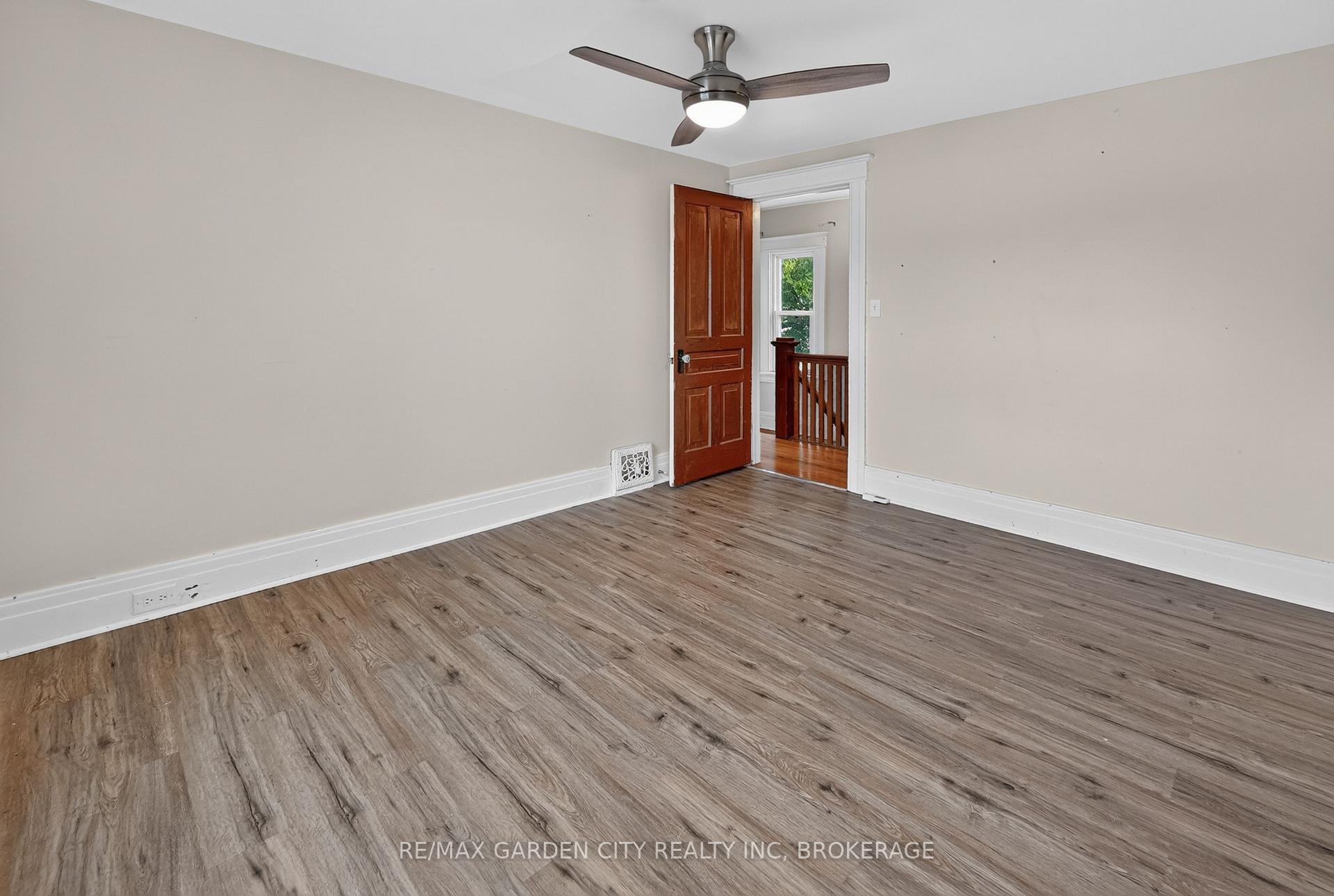 Photo 18 of 118 Lowell Avenue, St. Catharines, Downtown — HOMEH