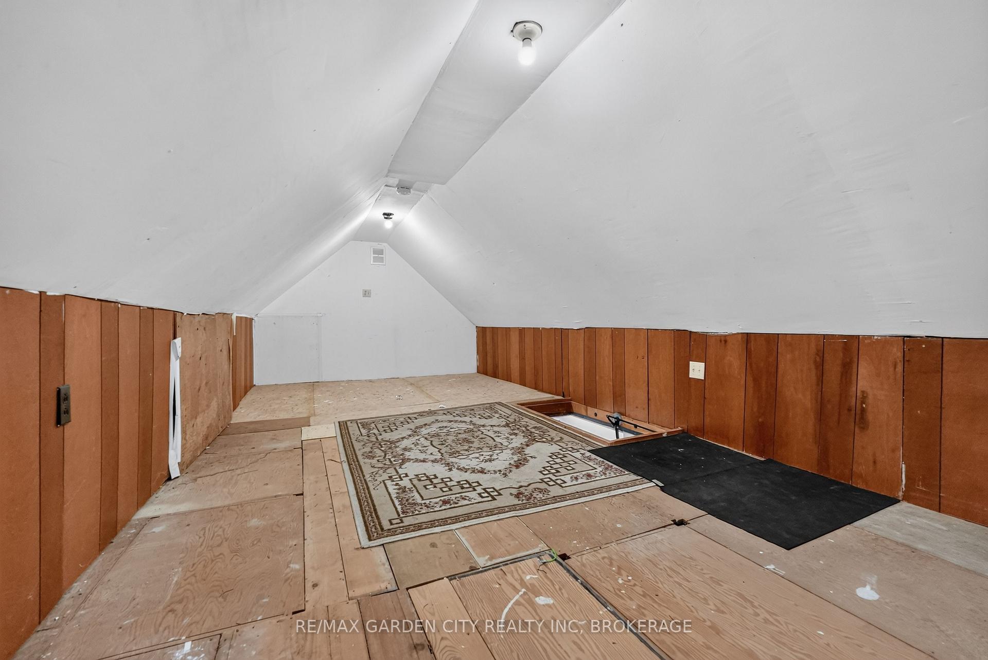 Photo 23 of 118 Lowell Avenue, St. Catharines, Downtown — HOMEH