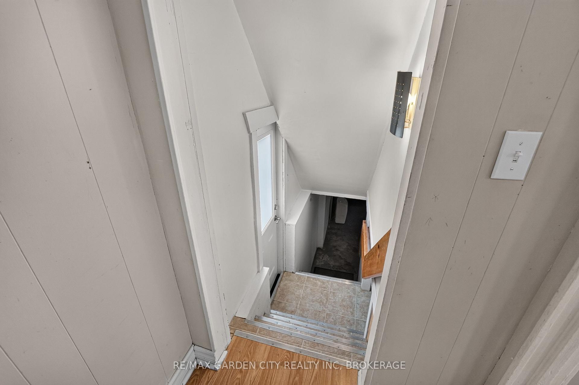 Photo 24 of 118 Lowell Avenue, St. Catharines, Downtown — HOMEH