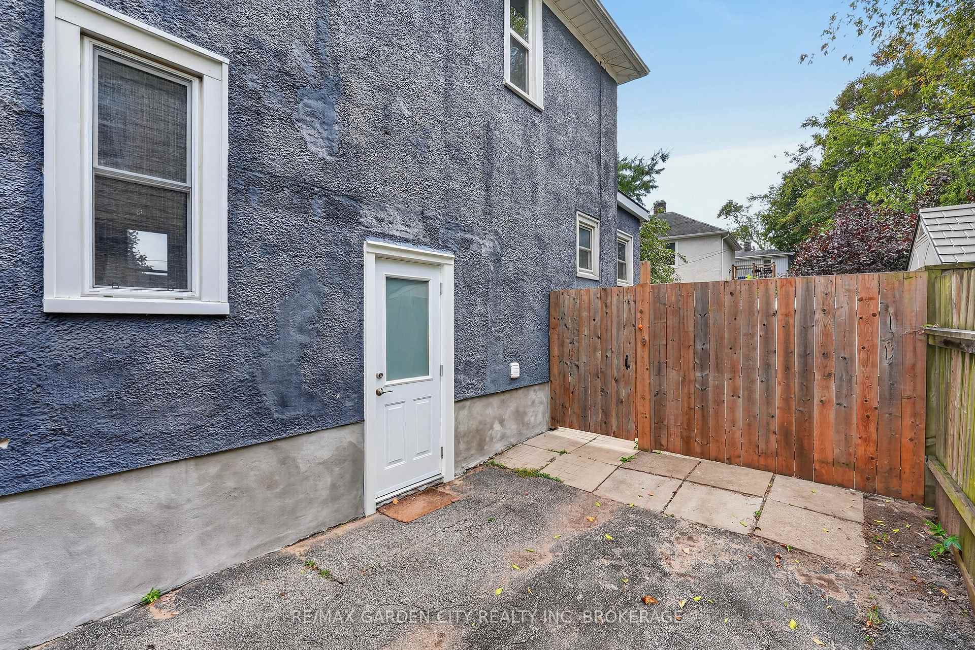 Photo 25 of 118 Lowell Avenue, St. Catharines, Downtown — HOMEH