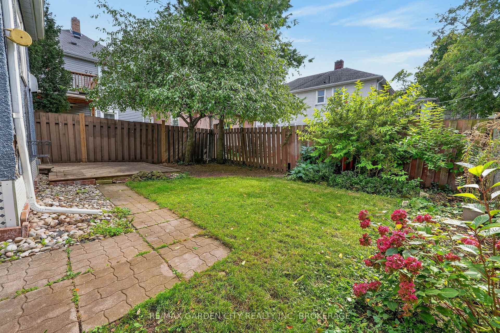 Photo 28 of 118 Lowell Avenue, St. Catharines, Downtown — HOMEH