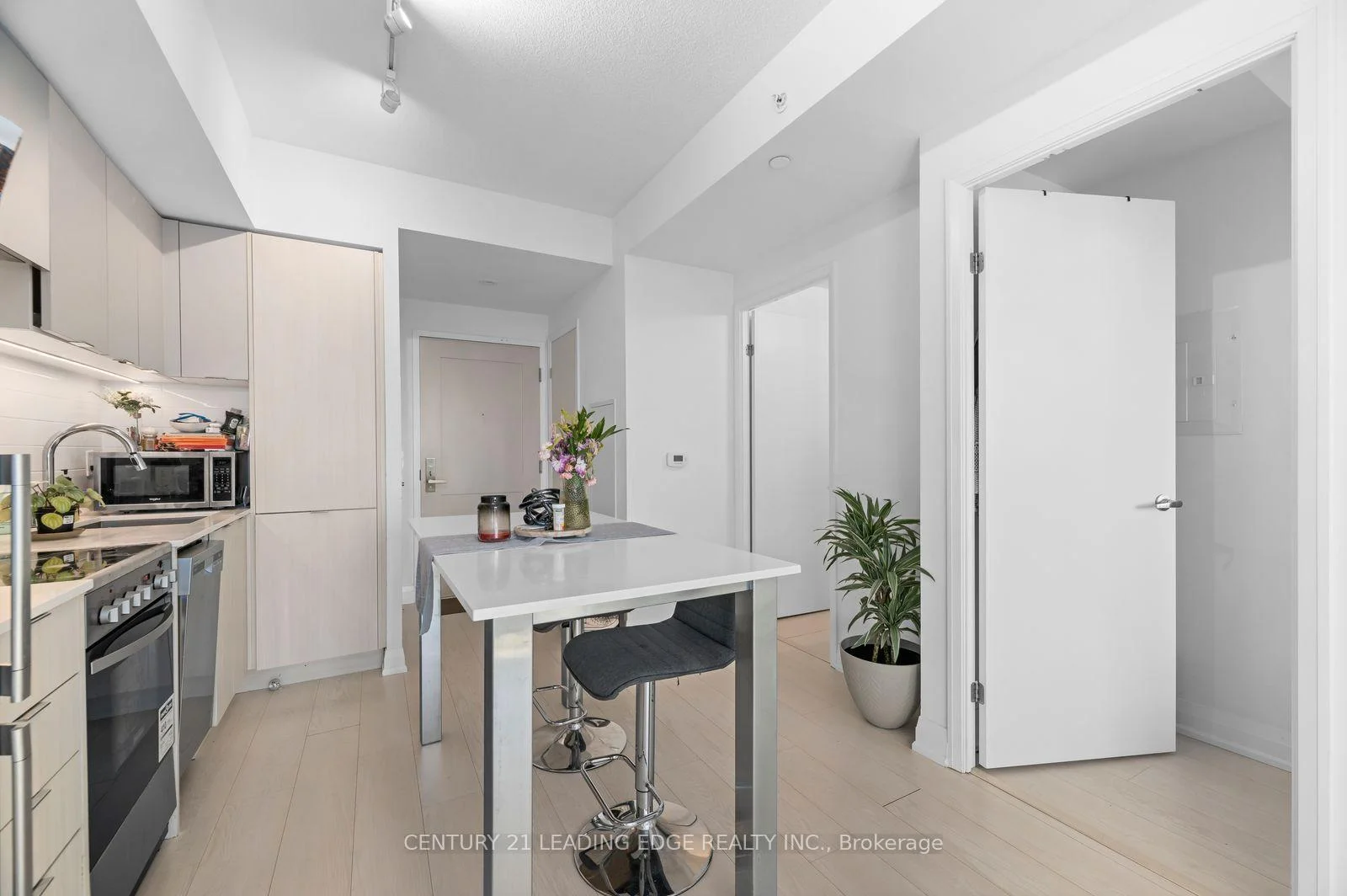 Photo 6 of Unit 745, 26 Gibbs Road, Etobicoke, Islington-City Centre West — HOMEH