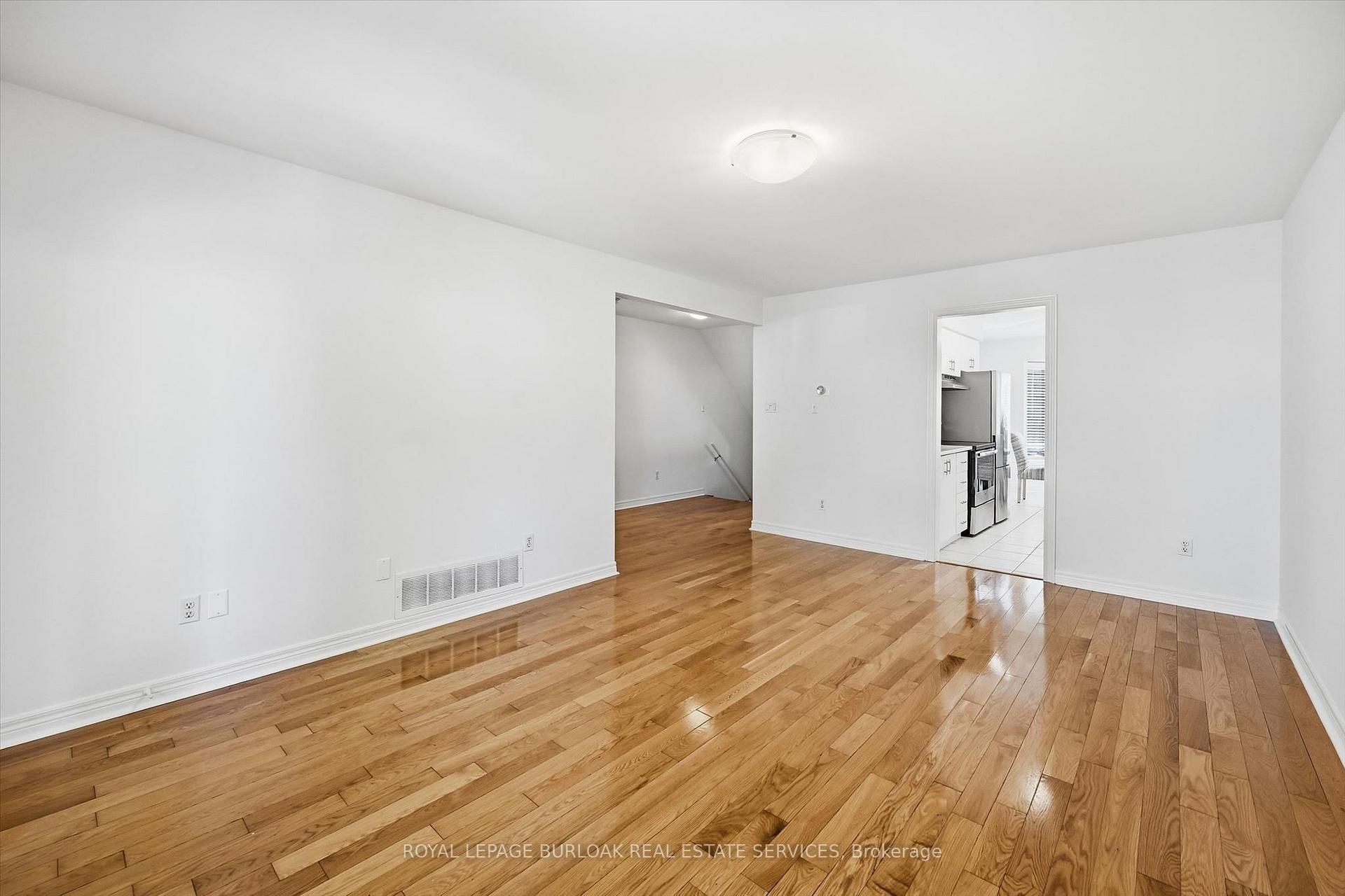 Photo 16 of Unit 11, 705 Cumberland Avenue, Burlington, Roseland — HOMEH