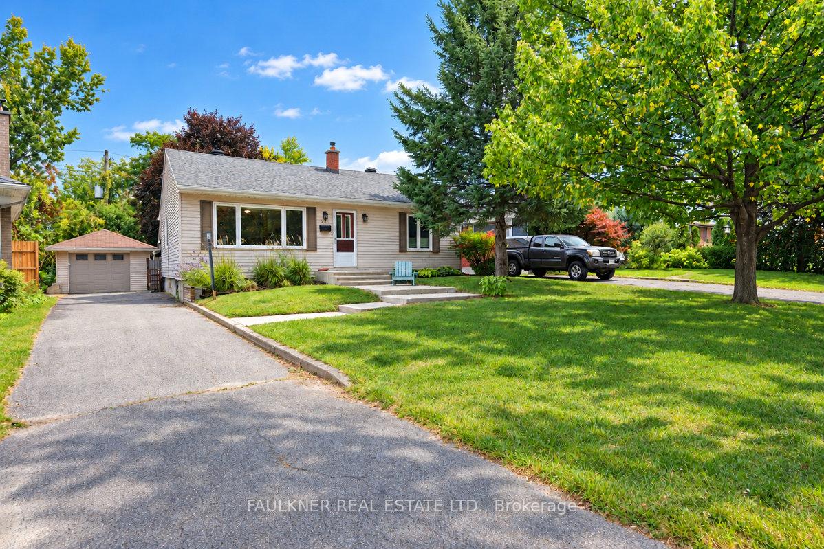 Photo 2 of 247 Knox Crescent, Ottawa, Riverview Park — HOMEH