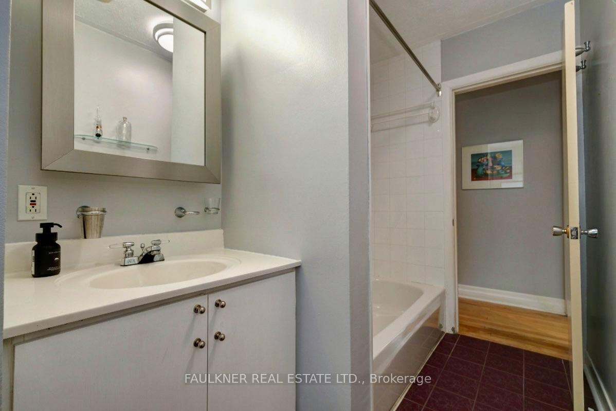 Photo 17 of 247 Knox Crescent, Ottawa, Riverview Park — HOMEH
