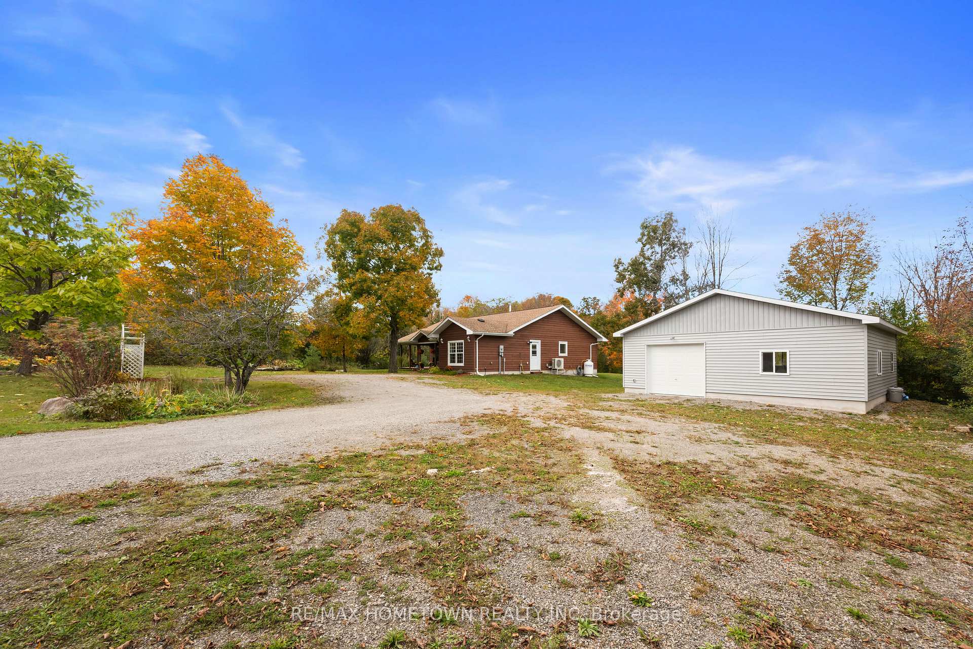 Photo 4 of 631 Lake Street, Rideau Lakes, Rideau Lakes (Bastard) Twp — HOMEH