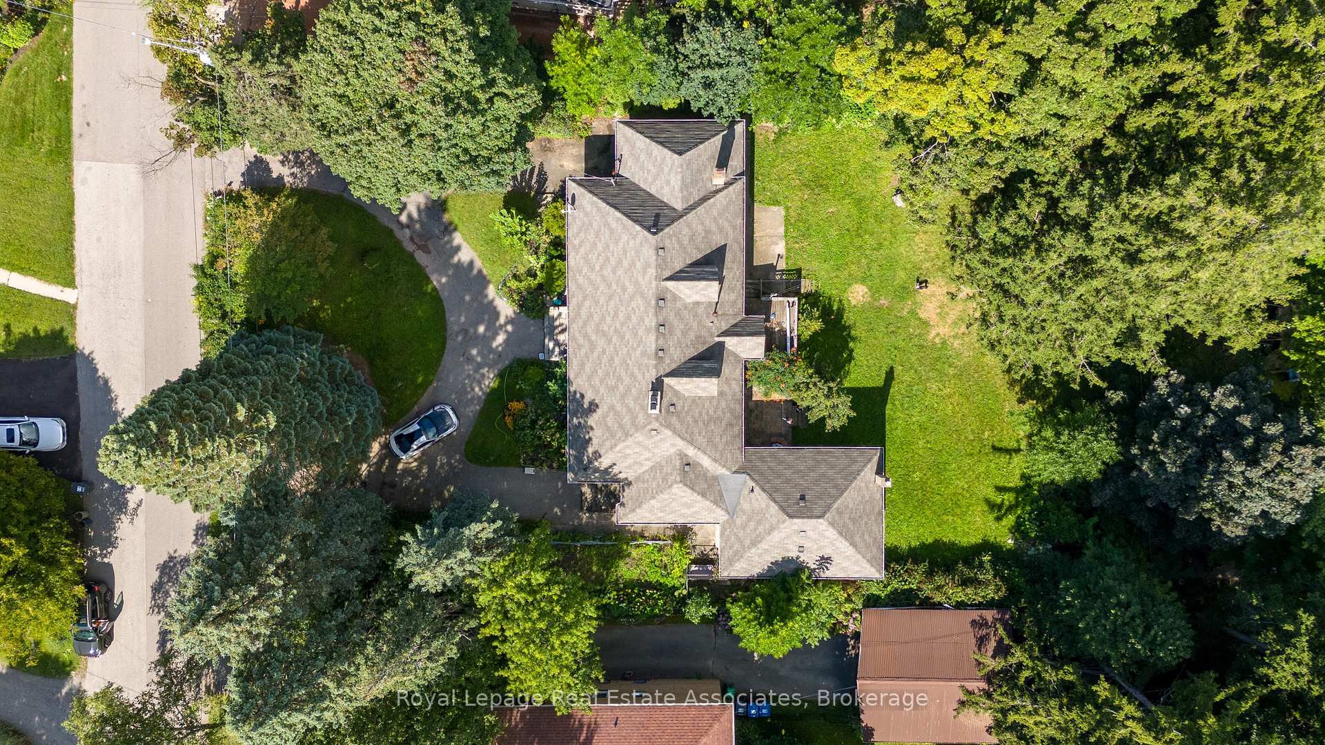 Photo 4 of 11 Ben Machree Drive, Mississauga, Port Credit — HOMEH