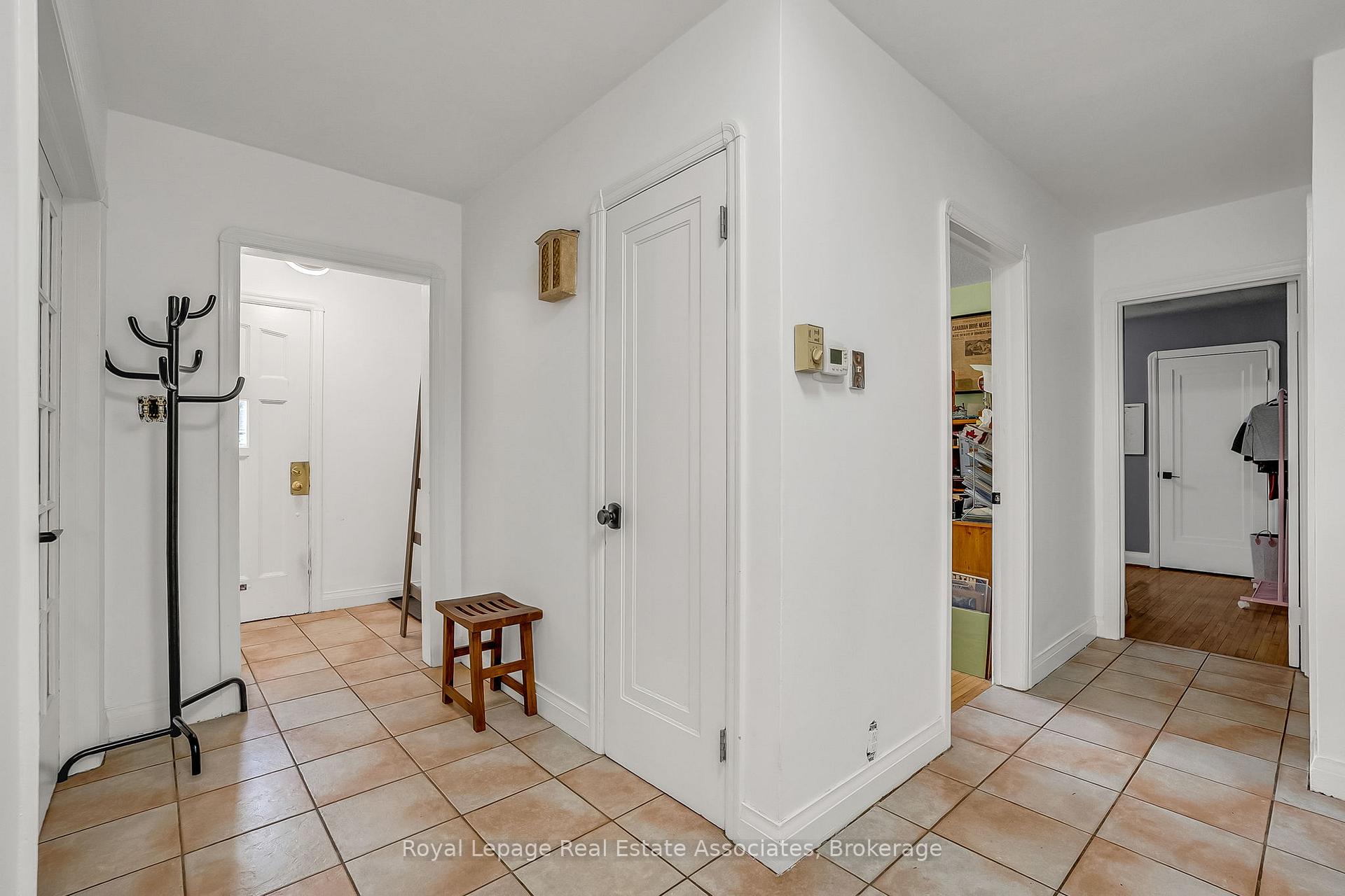 Photo 6 of 11 Ben Machree Drive, Mississauga, Port Credit — HOMEH