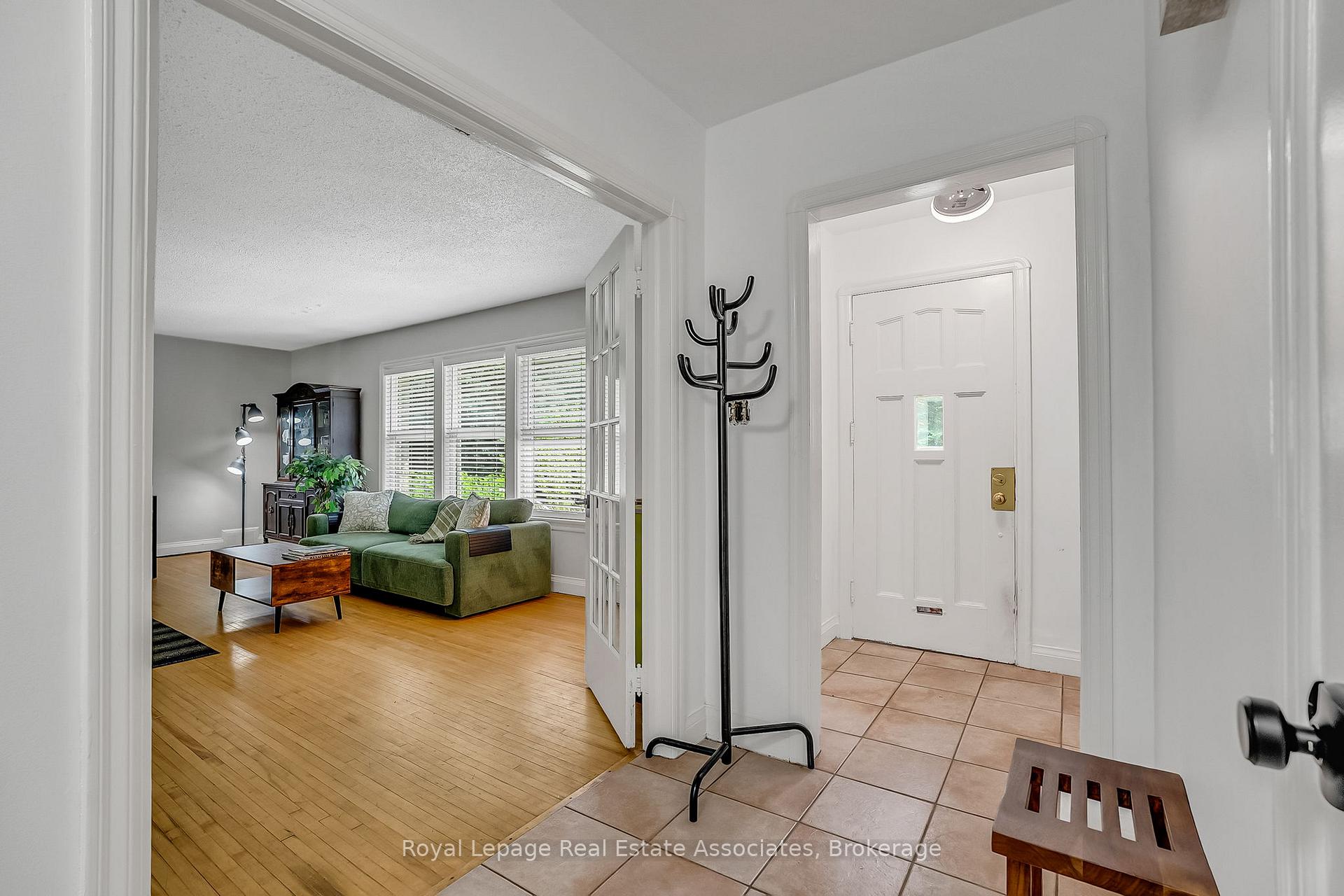 Photo 7 of 11 Ben Machree Drive, Mississauga, Port Credit — HOMEH