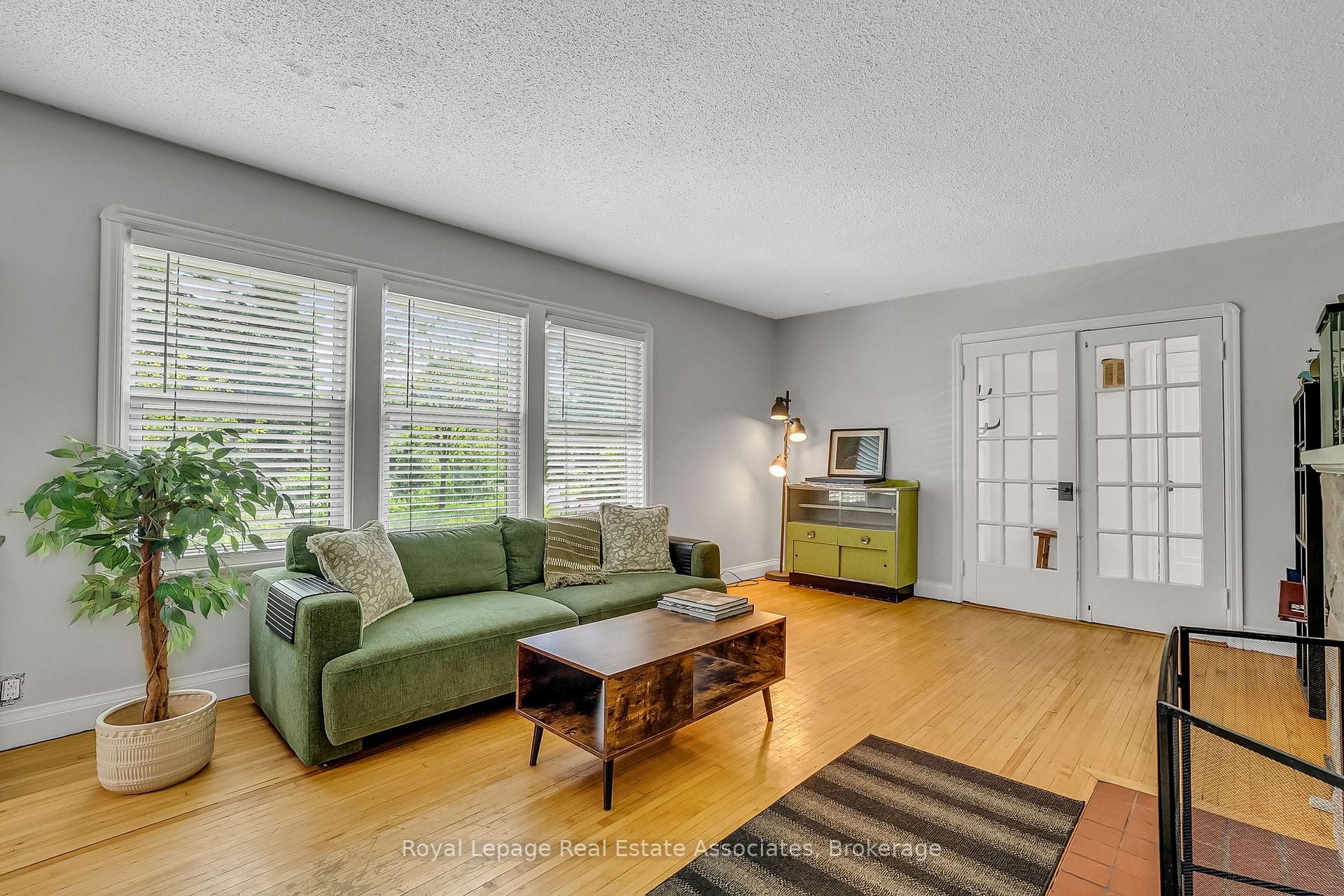 Photo 8 of 11 Ben Machree Drive, Mississauga, Port Credit — HOMEH