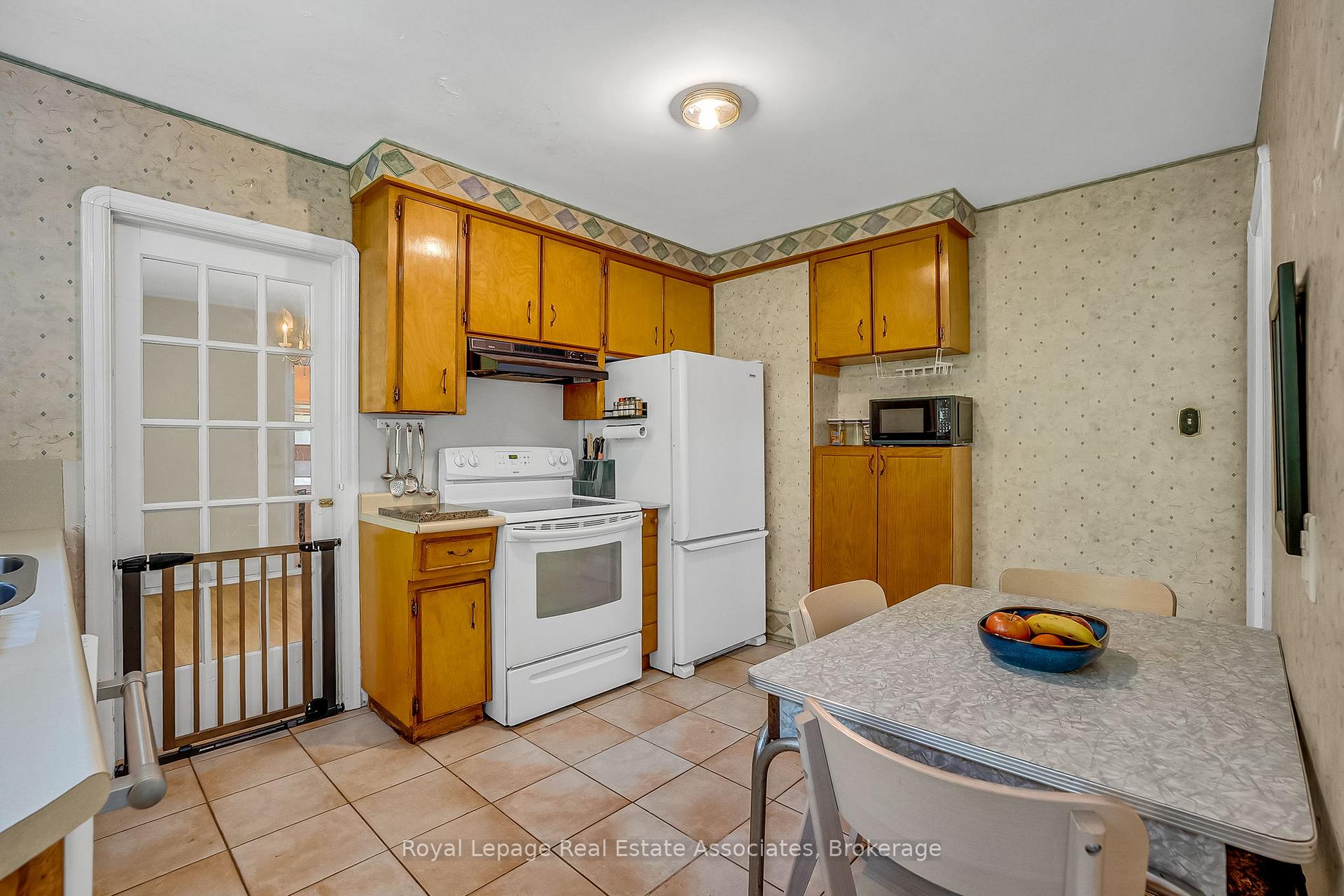Photo 12 of 11 Ben Machree Drive, Mississauga, Port Credit — HOMEH