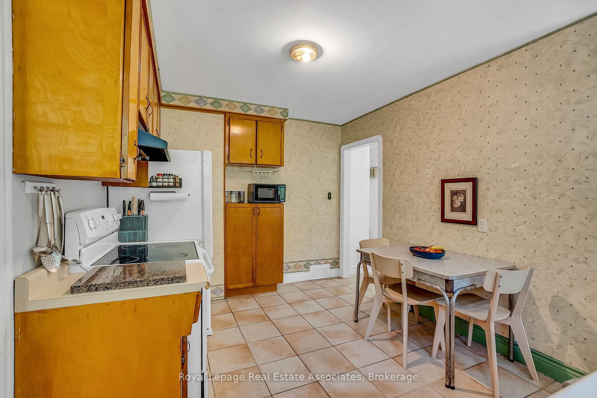 Photo 13 of 11 Ben Machree Drive, Mississauga, Port Credit — HOMEH