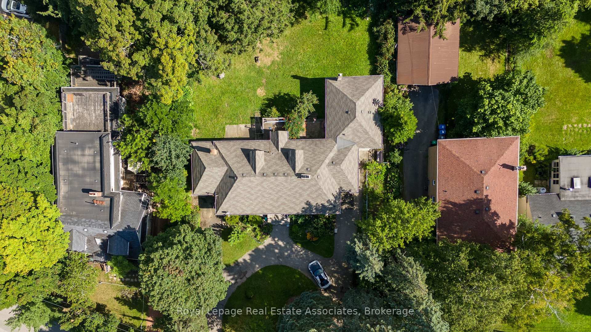 Photo 34 of 11 Ben Machree Drive, Mississauga, Port Credit — HOMEH