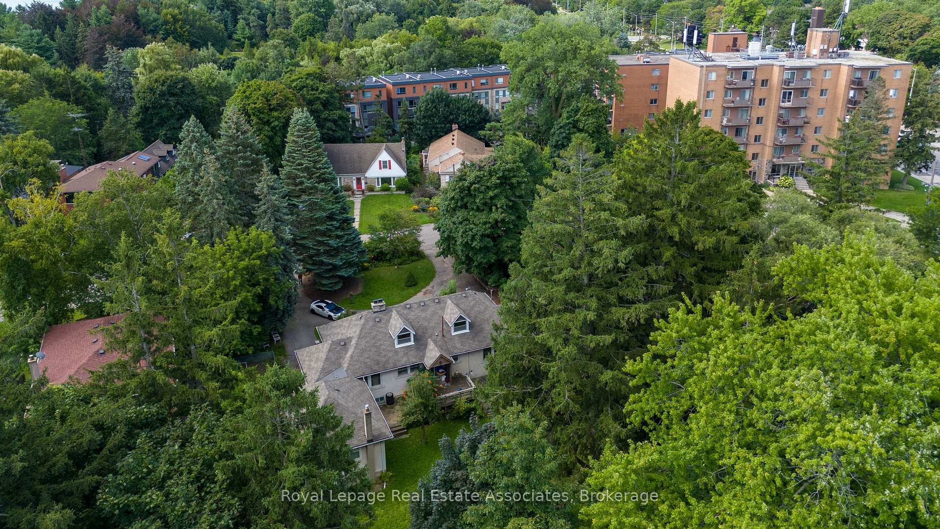 Photo 35 of 11 Ben Machree Drive, Mississauga, Port Credit — HOMEH