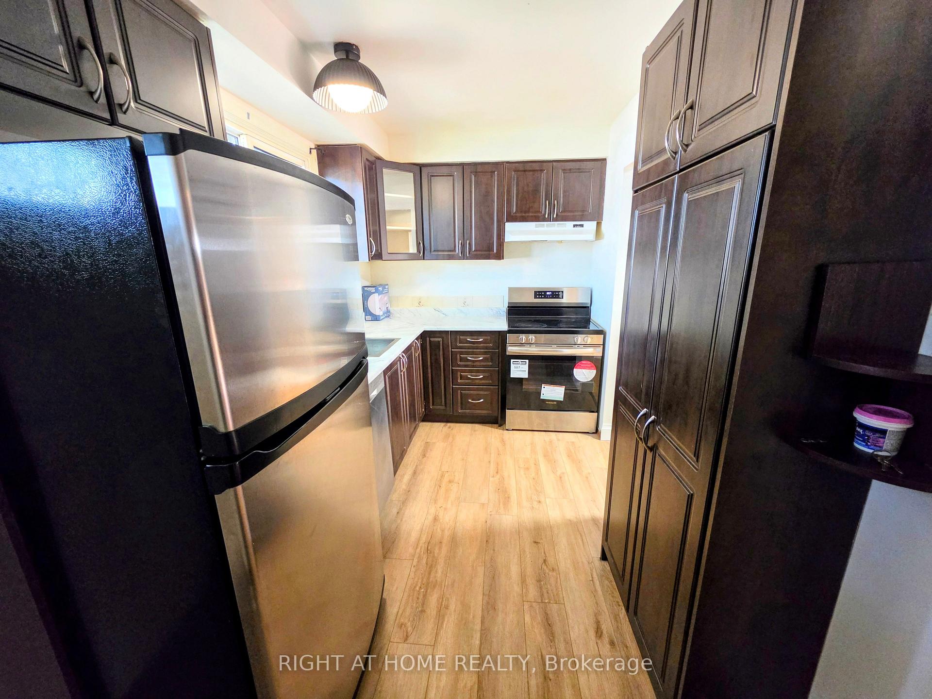 Photo 3 of 68 Riverdale Drive, Hamilton, Riverdale — HOMEH