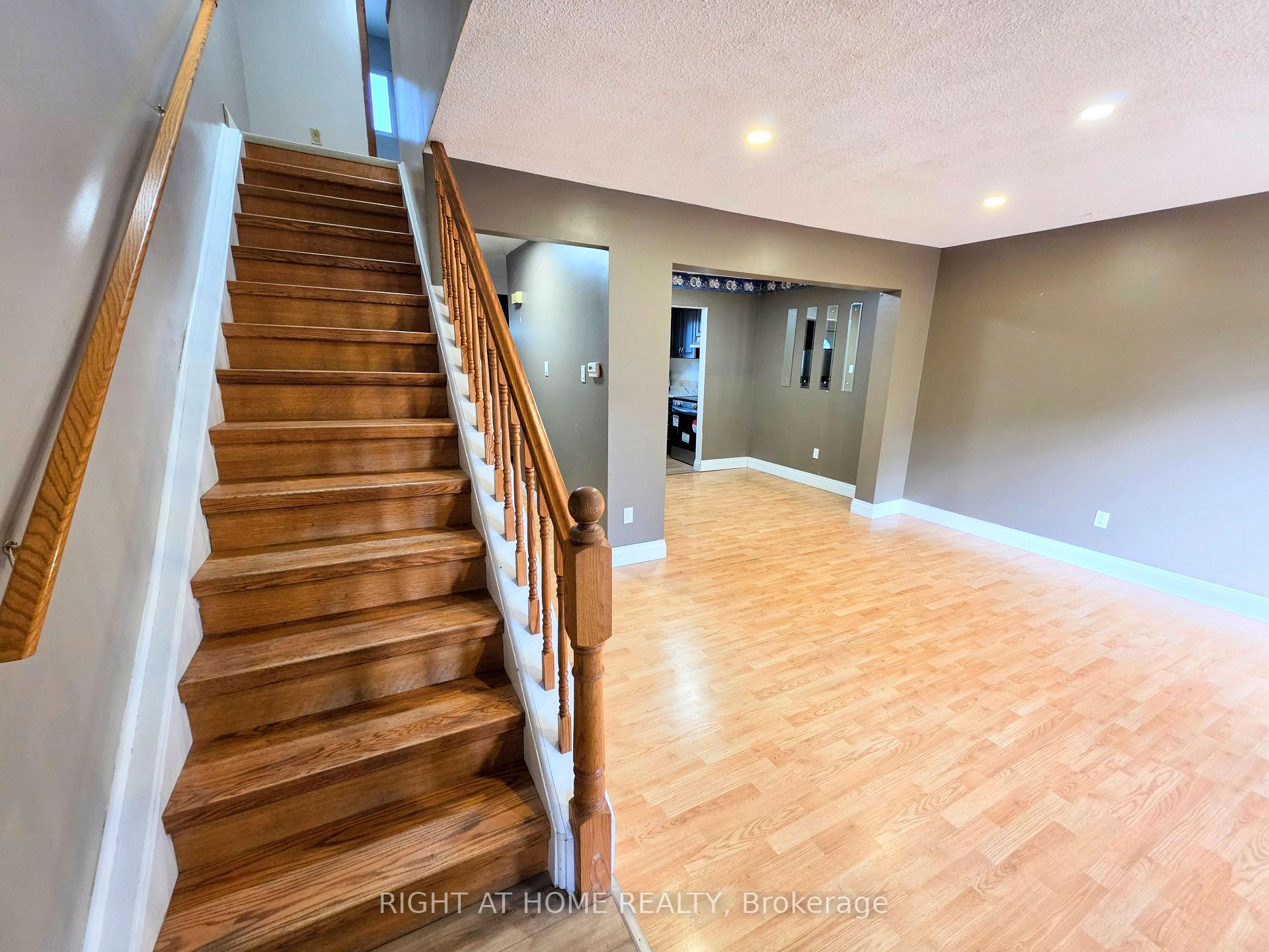 Photo 10 of 68 Riverdale Drive, Hamilton, Riverdale — HOMEH