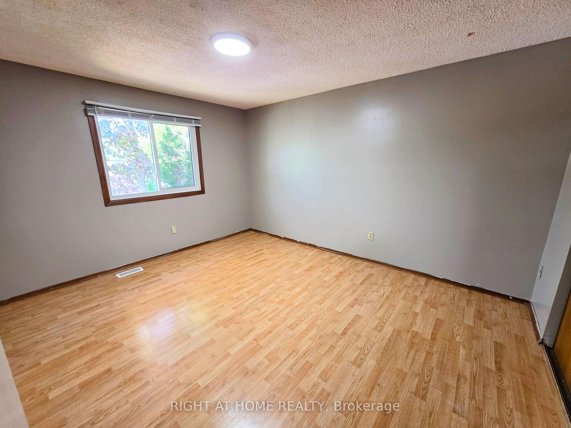 Photo 13 of 68 Riverdale Drive, Hamilton, Riverdale — HOMEH