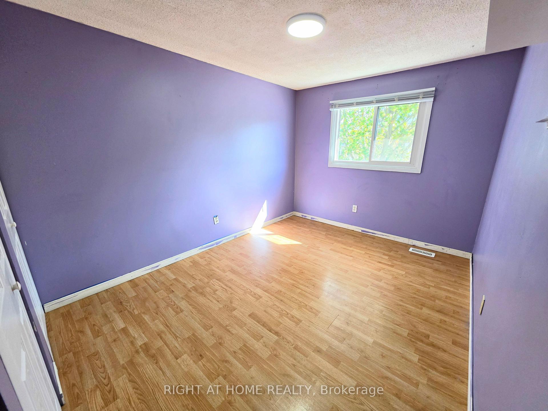 Photo 14 of 68 Riverdale Drive, Hamilton, Riverdale — HOMEH