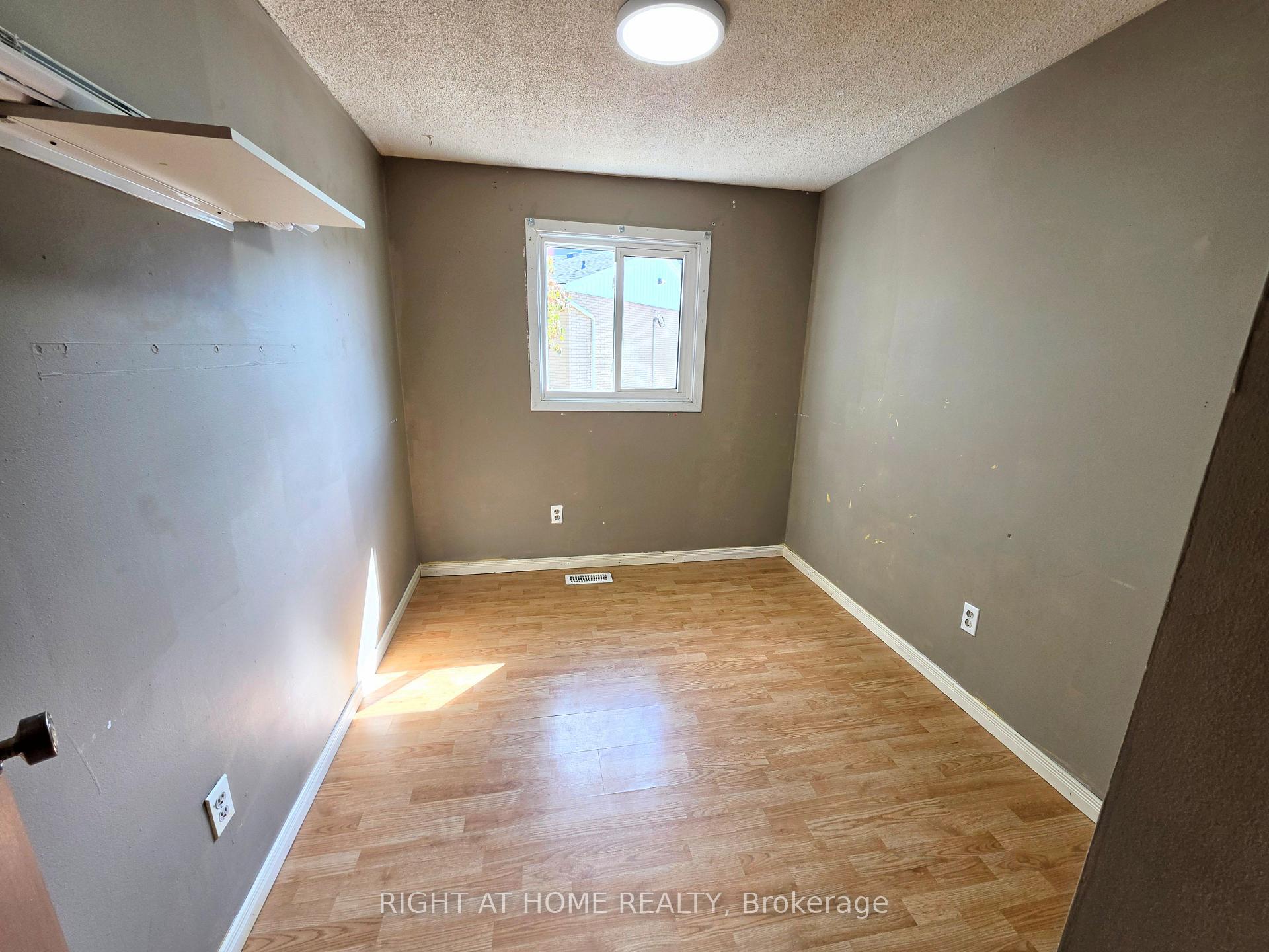 Photo 15 of 68 Riverdale Drive, Hamilton, Riverdale — HOMEH