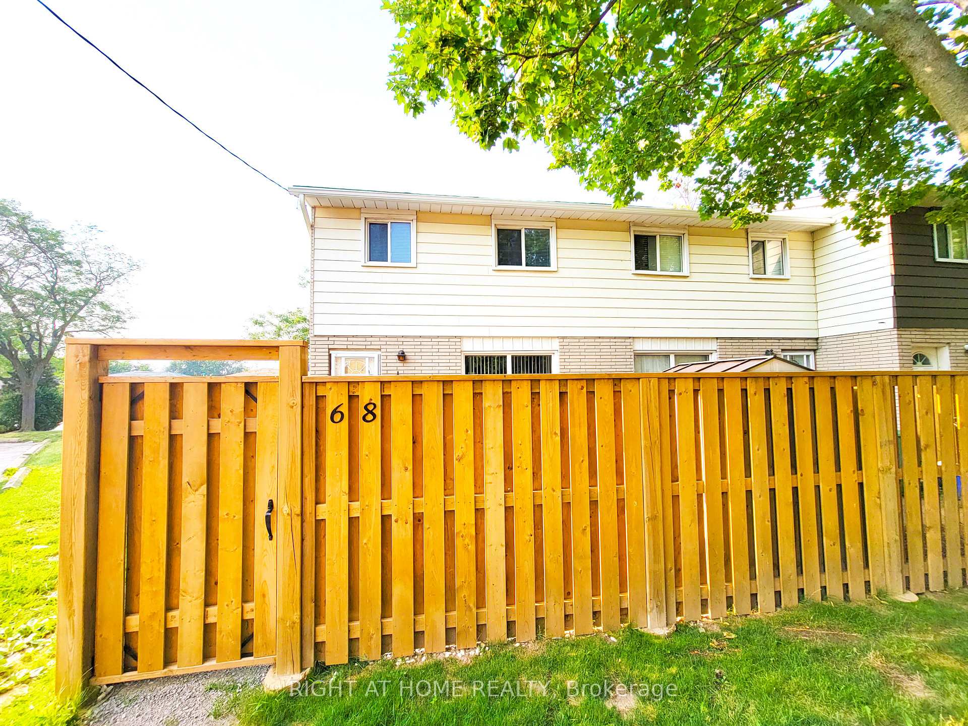 Photo 19 of 68 Riverdale Drive, Hamilton, Riverdale — HOMEH
