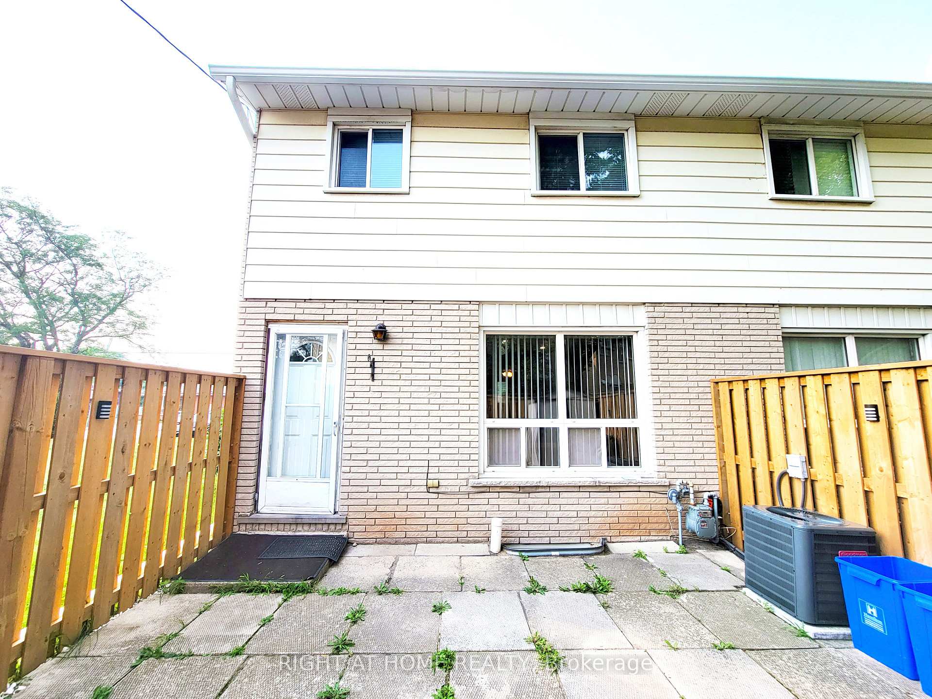 Photo 20 of 68 Riverdale Drive, Hamilton, Riverdale — HOMEH
