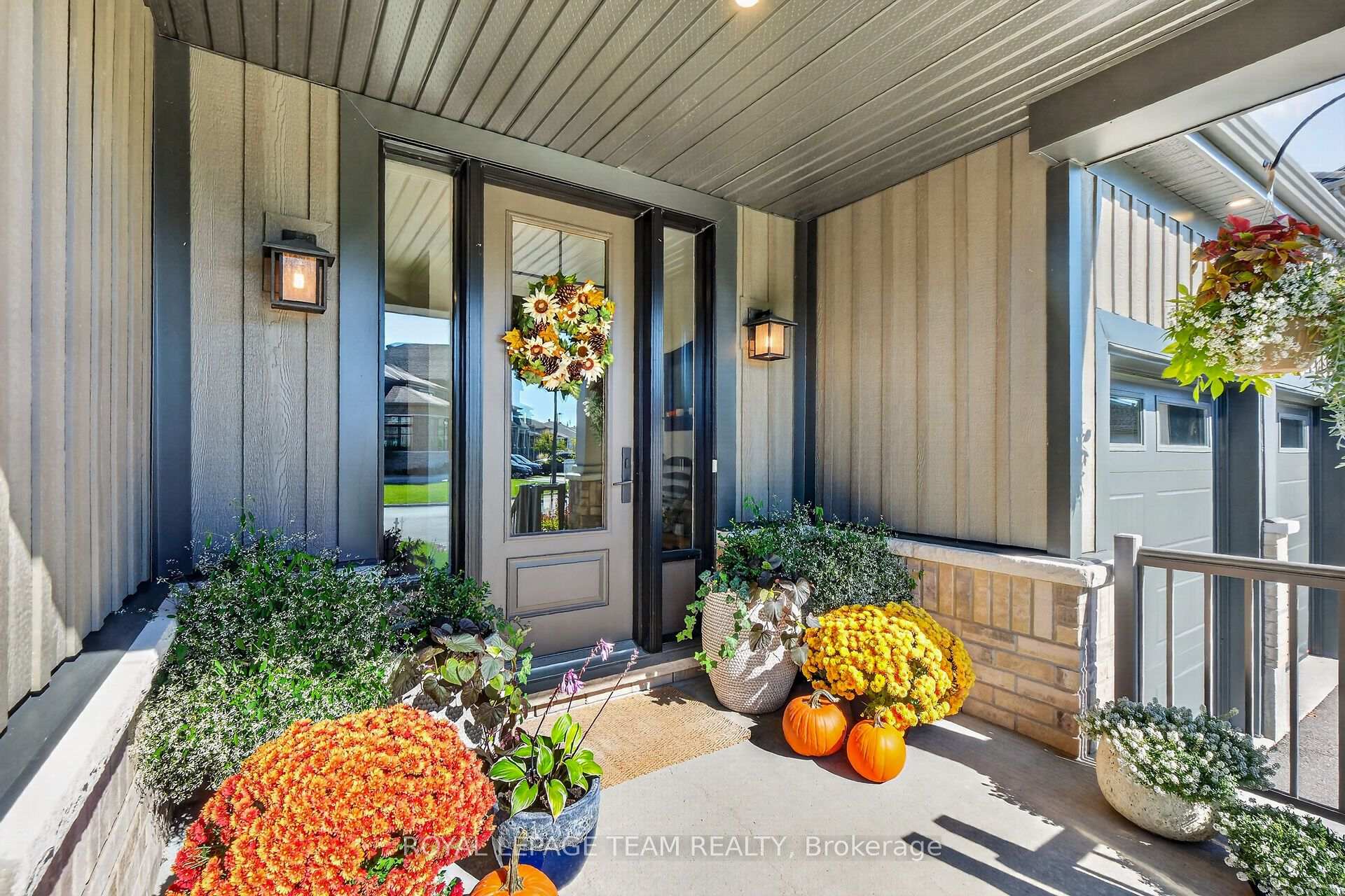 Photo 5 of 719 Coast Circle, Ottawa, Mahogany Community — HOMEH