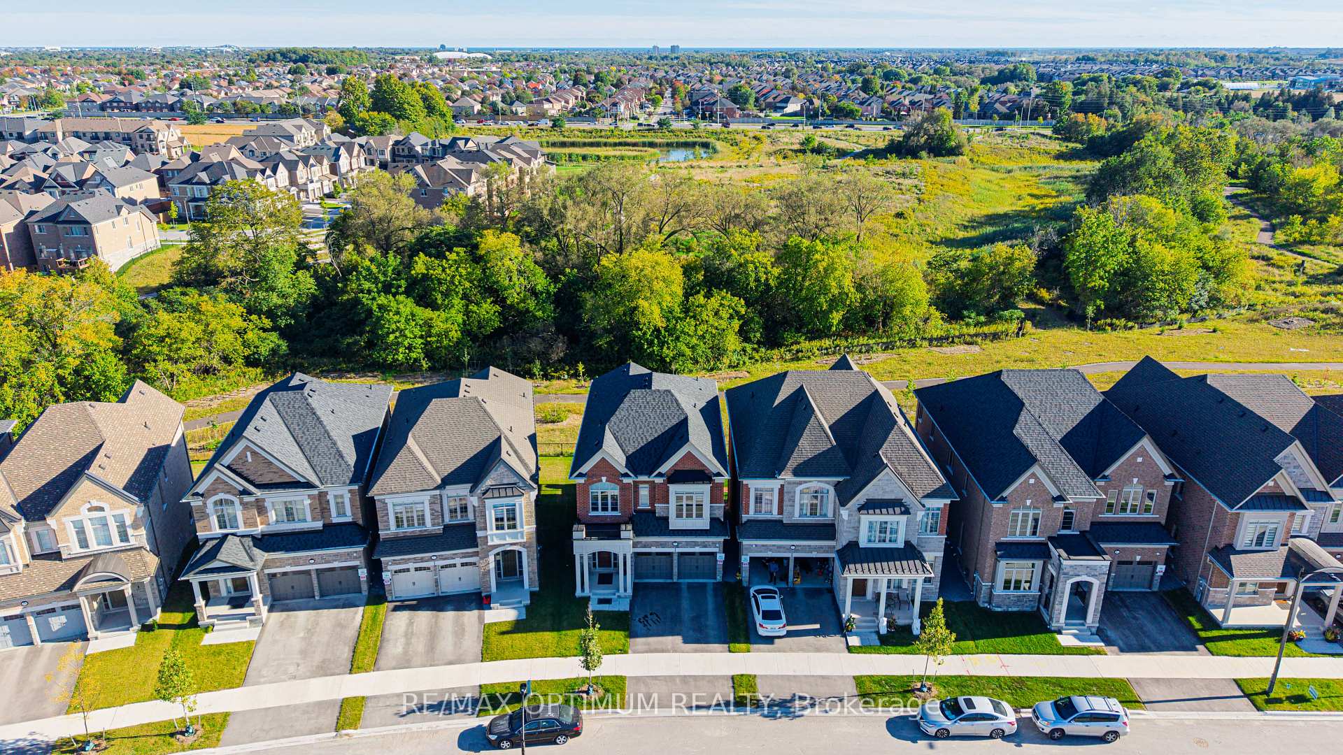 Photo 2 of 88 Pheasant Ridge Drive, Whitby, Rural Whitby — HOMEH