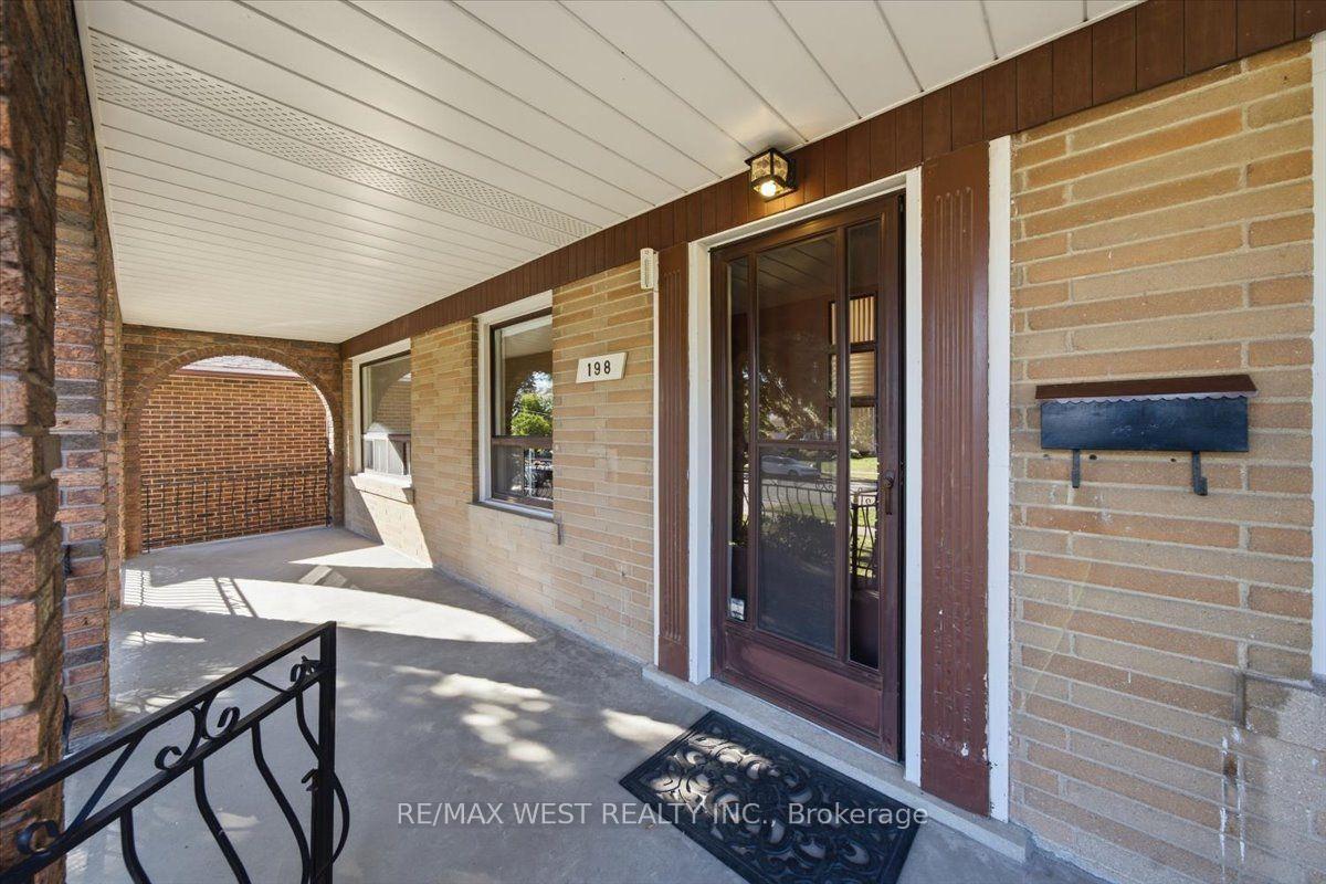 Photo 6 of 198 Rustic Road, North York, Rustic — HOMEH