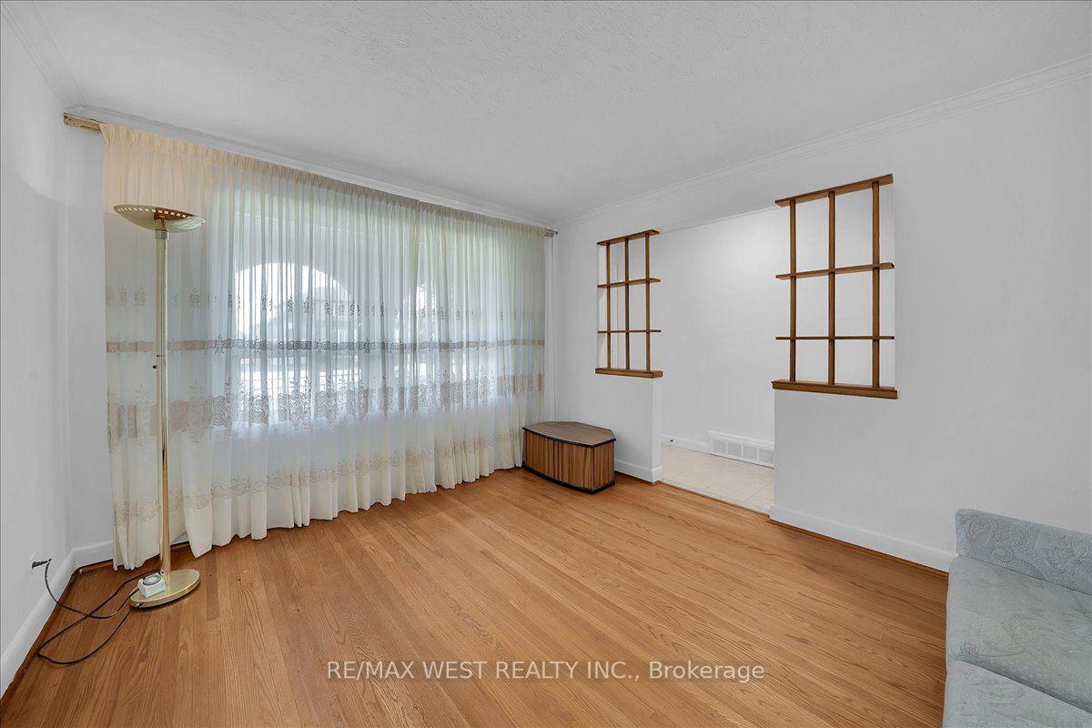 Photo 10 of 198 Rustic Road, North York, Rustic — HOMEH