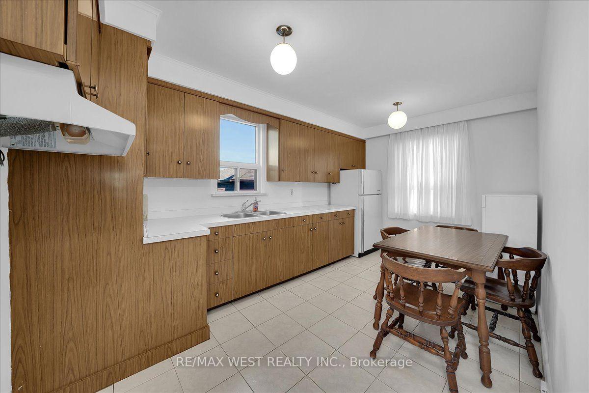 Photo 11 of 198 Rustic Road, North York, Rustic — HOMEH