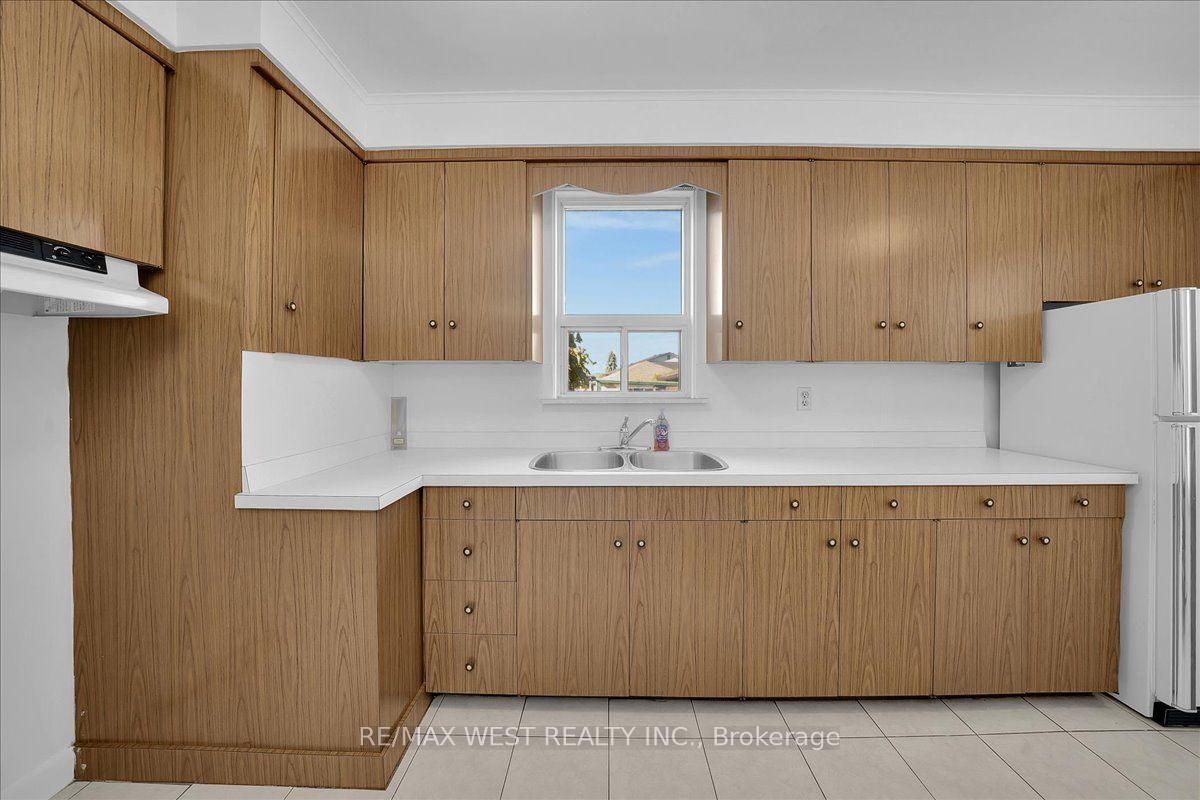 Photo 12 of 198 Rustic Road, North York, Rustic — HOMEH