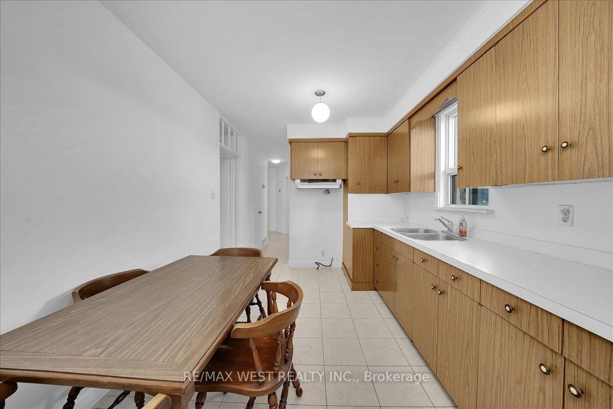 Photo 14 of 198 Rustic Road, North York, Rustic — HOMEH