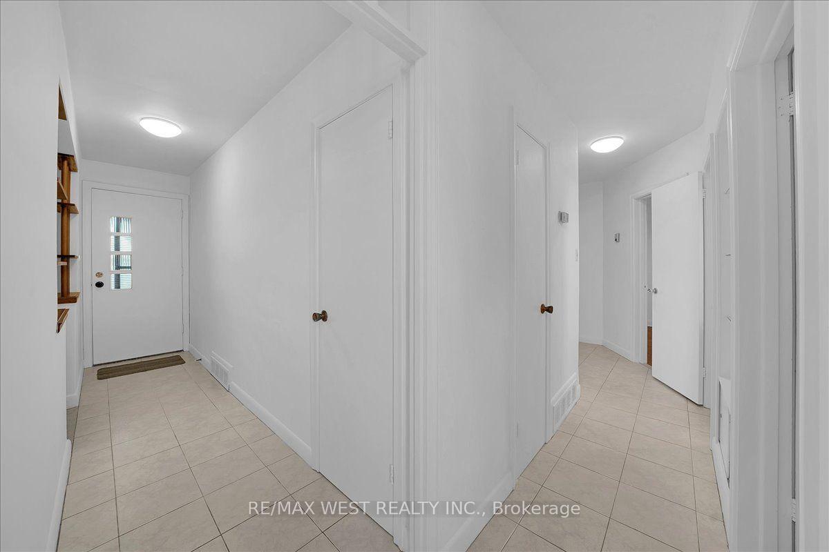Photo 15 of 198 Rustic Road, North York, Rustic — HOMEH