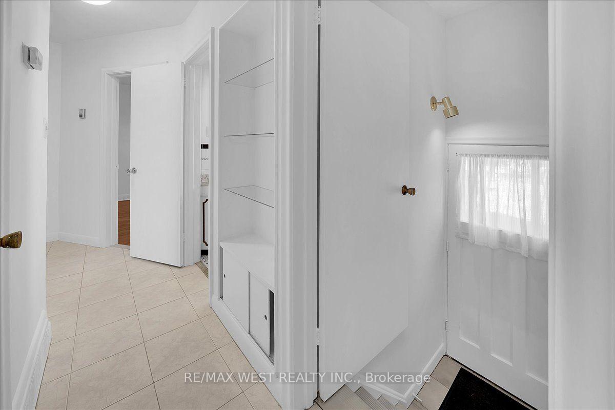 Photo 16 of 198 Rustic Road, North York, Rustic — HOMEH