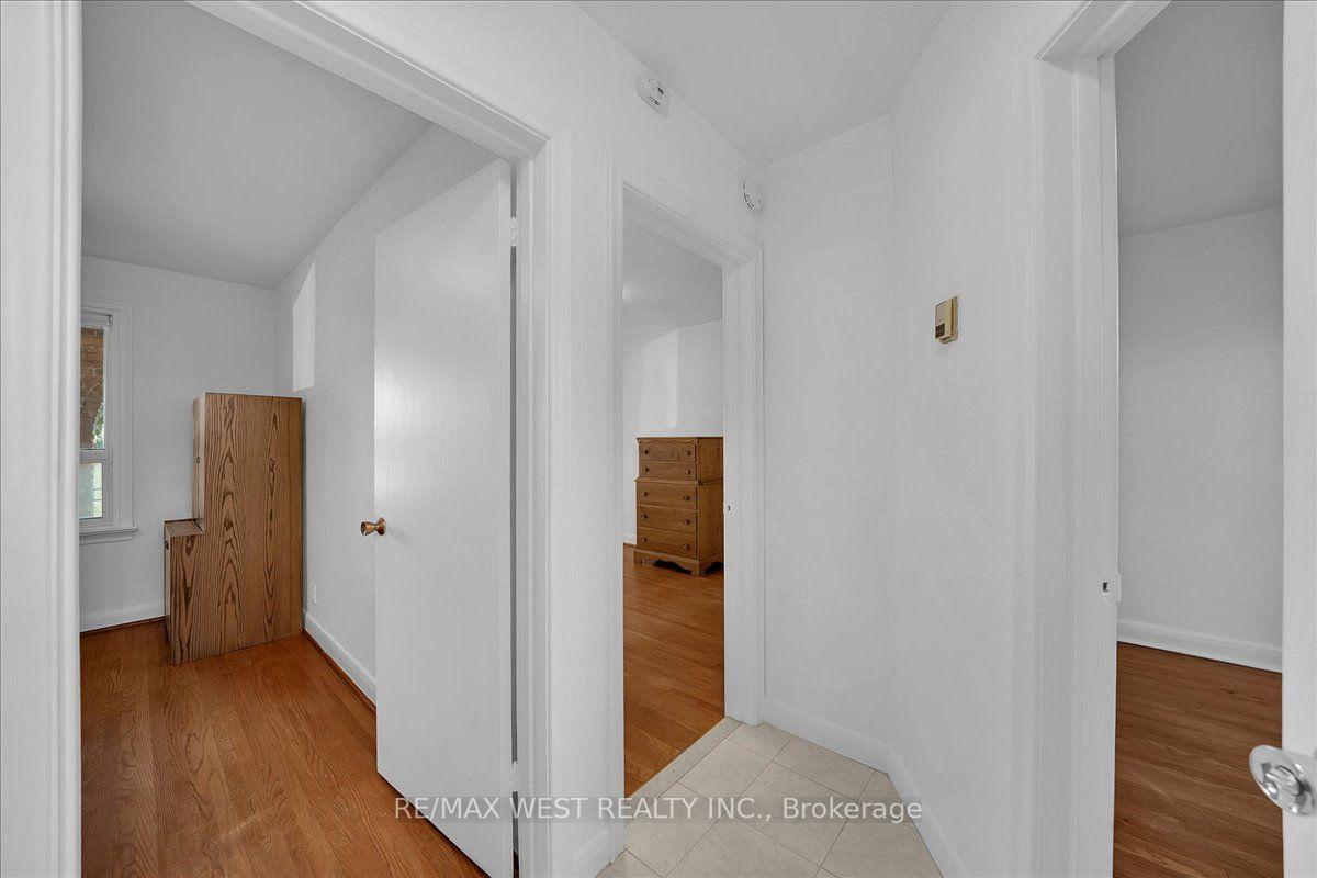 Photo 17 of 198 Rustic Road, North York, Rustic — HOMEH