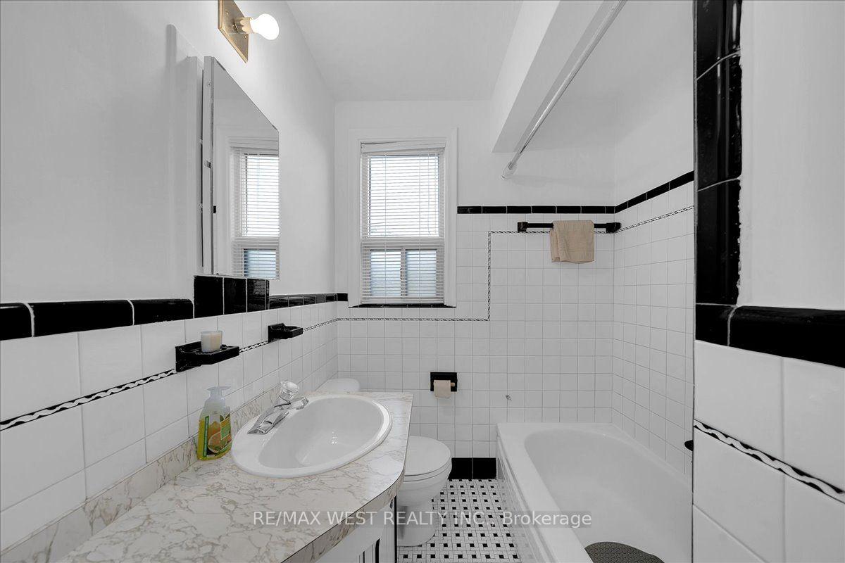 Photo 18 of 198 Rustic Road, North York, Rustic — HOMEH