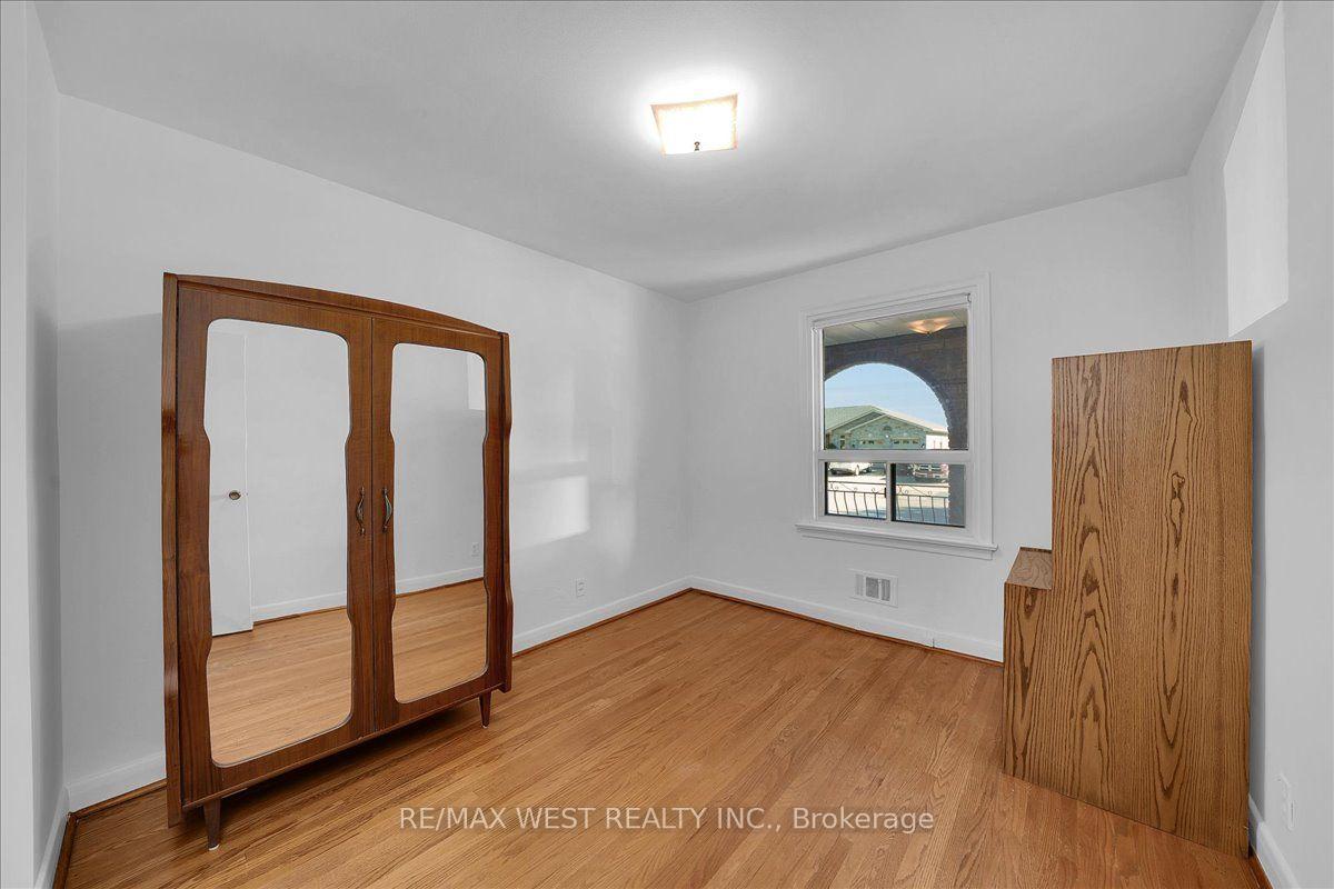 Photo 19 of 198 Rustic Road, North York, Rustic — HOMEH
