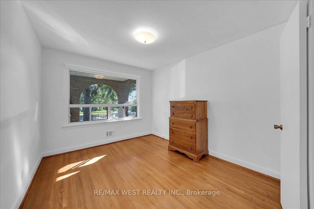 Photo 20 of 198 Rustic Road, North York, Rustic — HOMEH