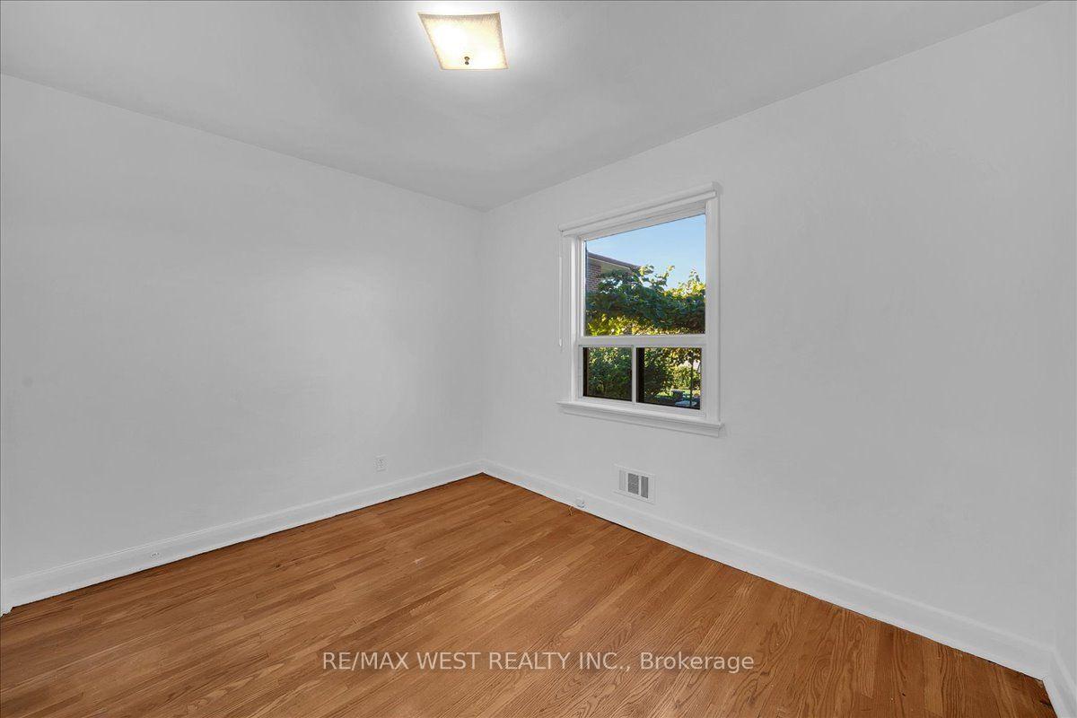 Photo 21 of 198 Rustic Road, North York, Rustic — HOMEH
