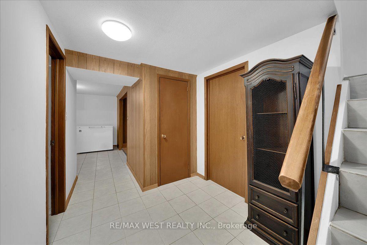 Photo 24 of 198 Rustic Road, North York, Rustic — HOMEH