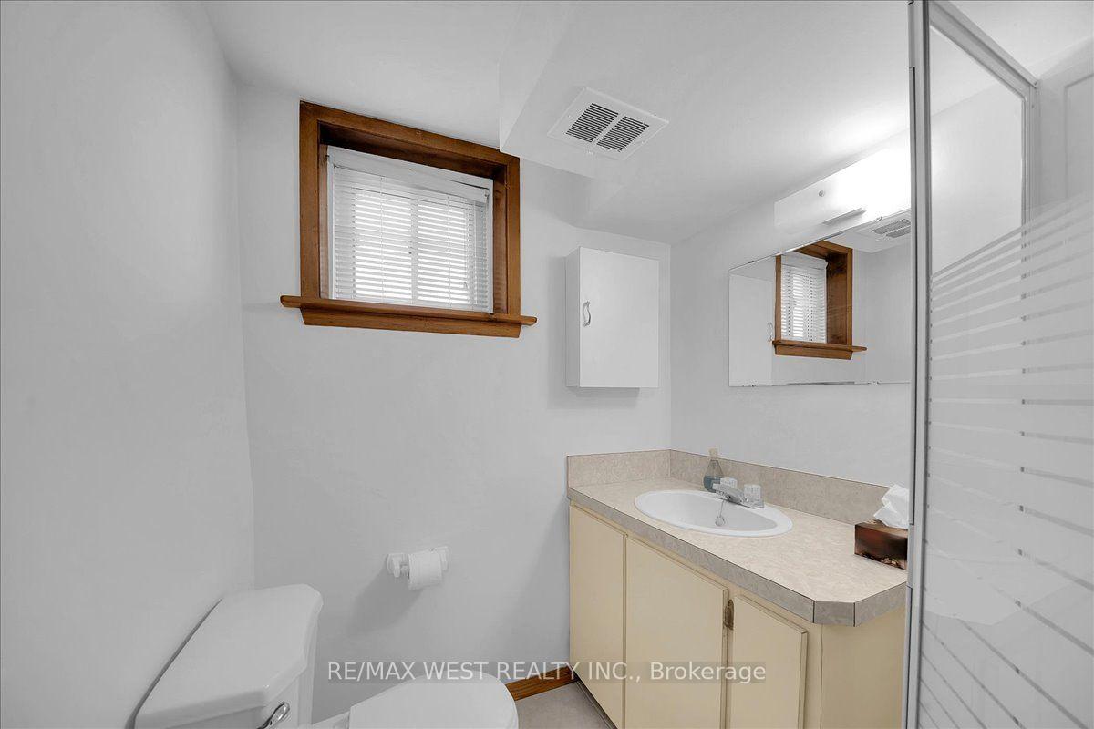 Photo 25 of 198 Rustic Road, North York, Rustic — HOMEH