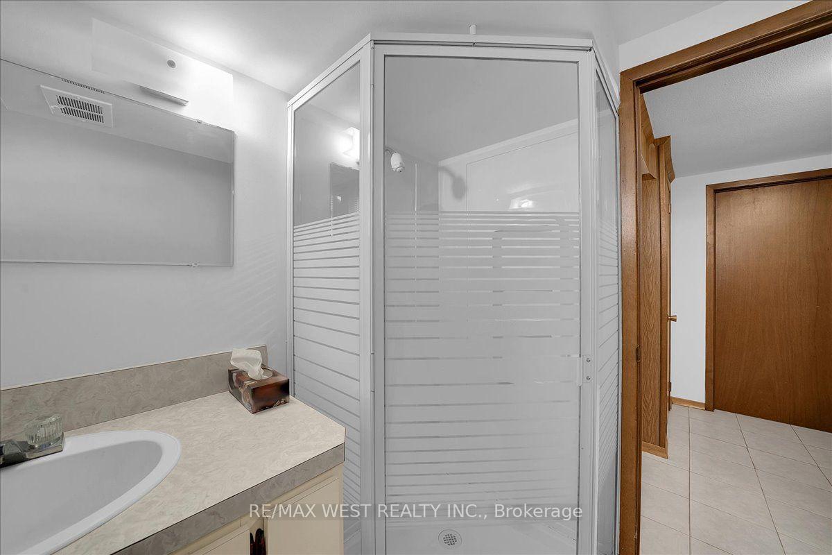 Photo 26 of 198 Rustic Road, North York, Rustic — HOMEH