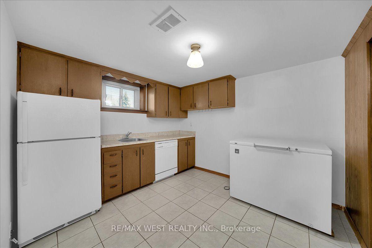 Photo 27 of 198 Rustic Road, North York, Rustic — HOMEH