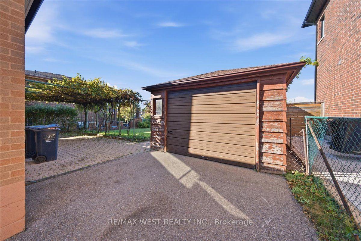 Photo 32 of 198 Rustic Road, North York, Rustic — HOMEH