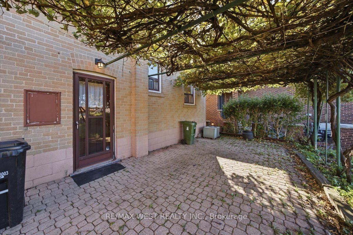 Photo 33 of 198 Rustic Road, North York, Rustic — HOMEH